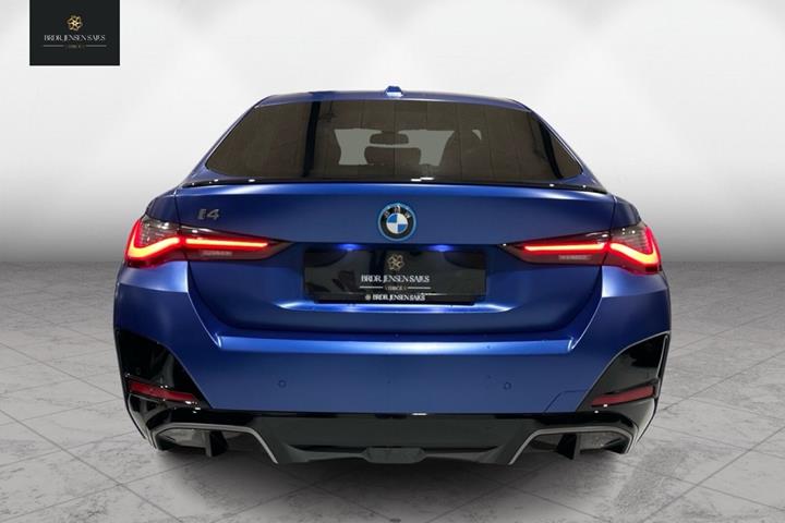 Blå BMW i4 fra 2023