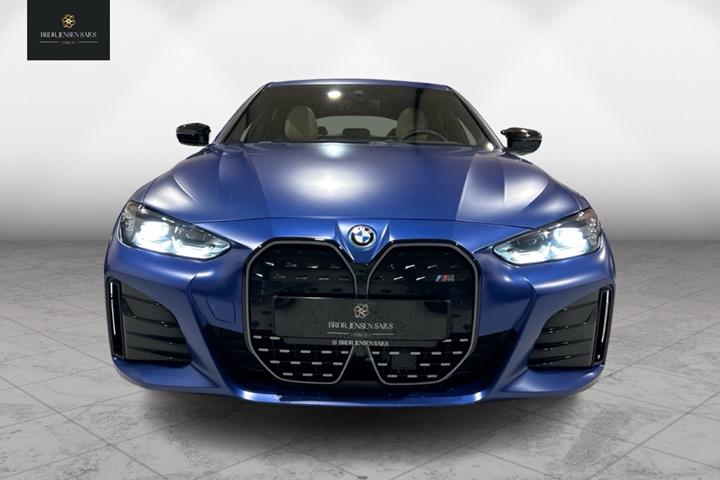Blå BMW i4 fra 2023