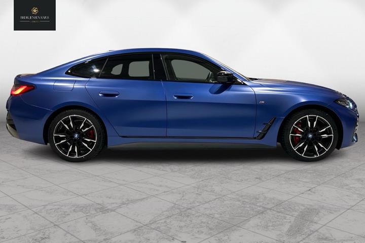 Blå BMW i4 fra 2023