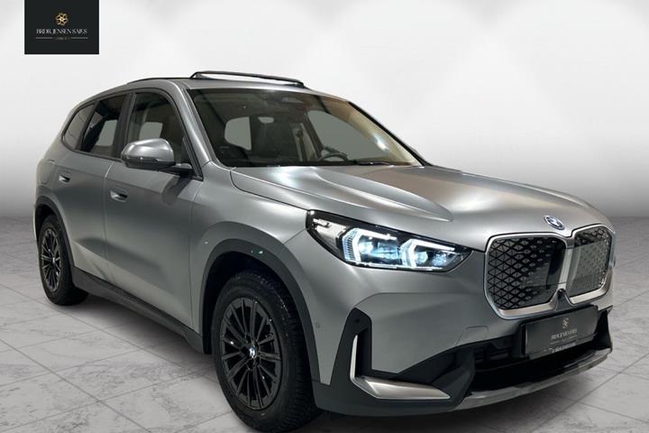 Grå BMW iX1 fra 2024