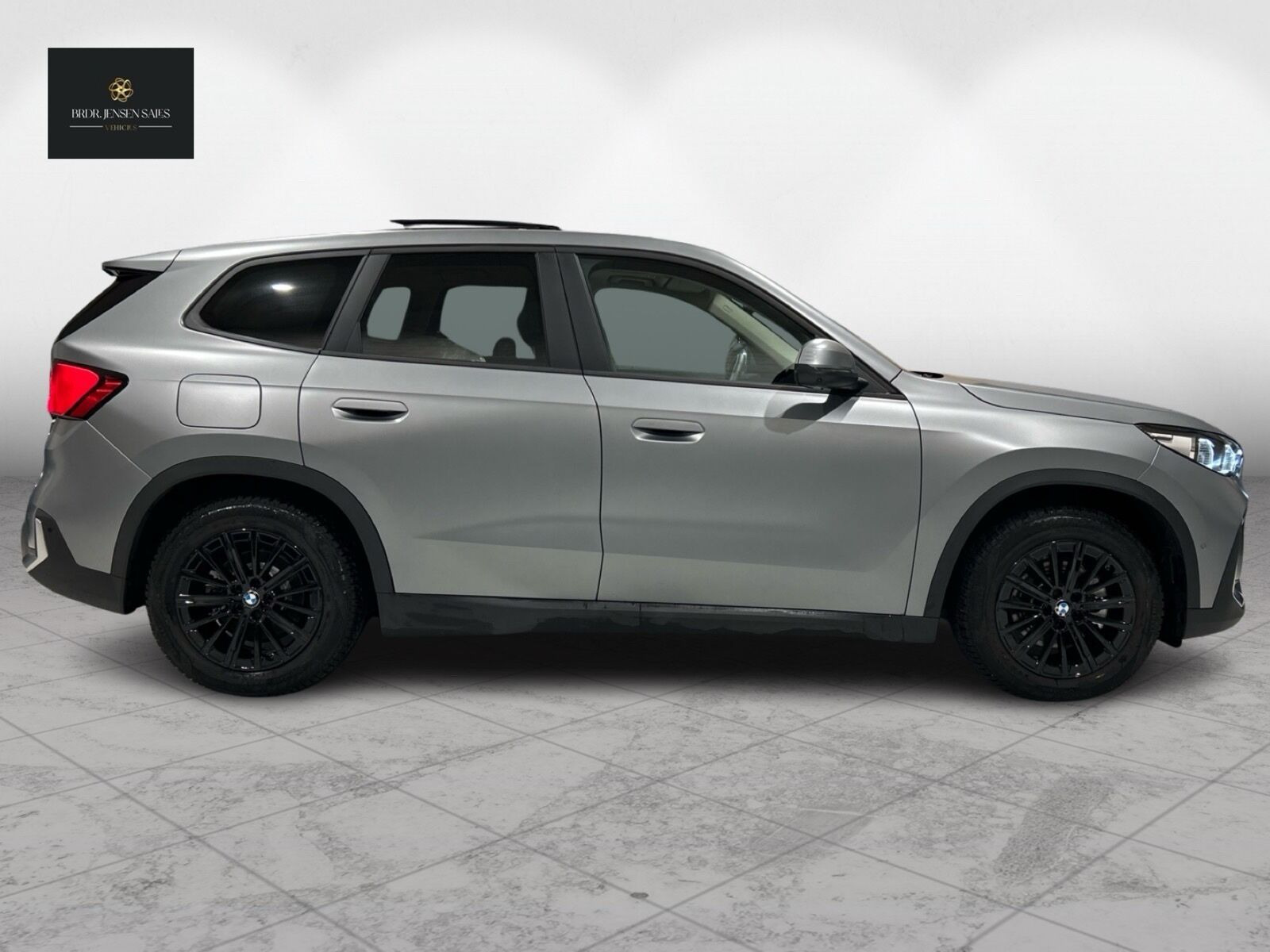 Grå BMW iX1 fra 2024