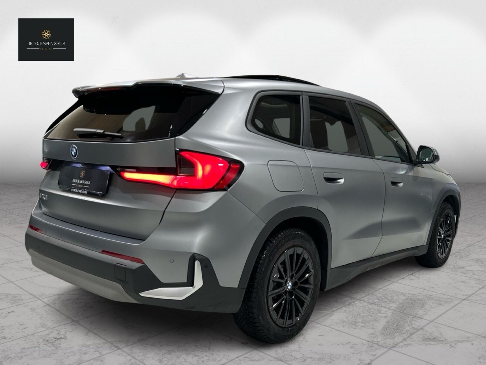 Grå BMW iX1 fra 2024