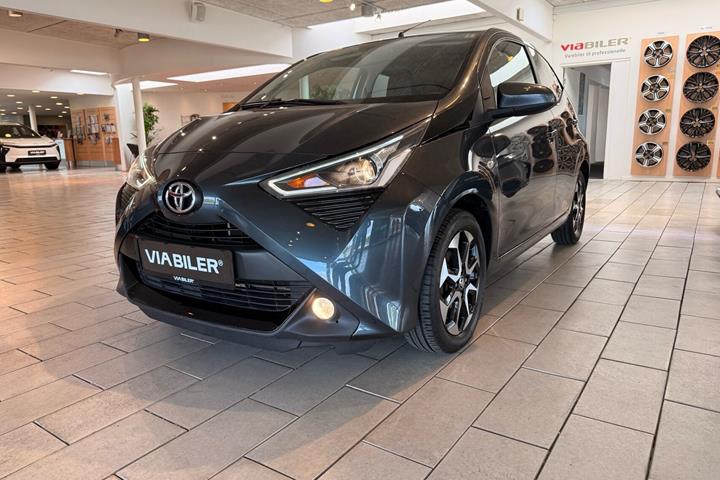 Grå Toyota Aygo fra 2021