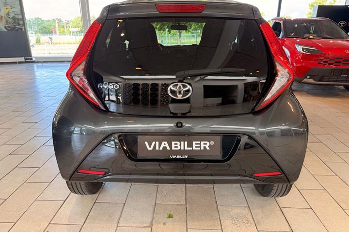 Grå Toyota Aygo fra 2021
