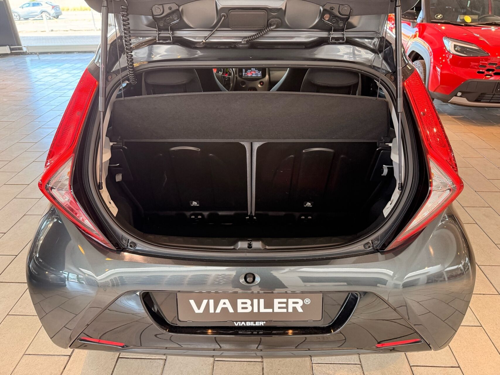 Grå Toyota Aygo fra 2021