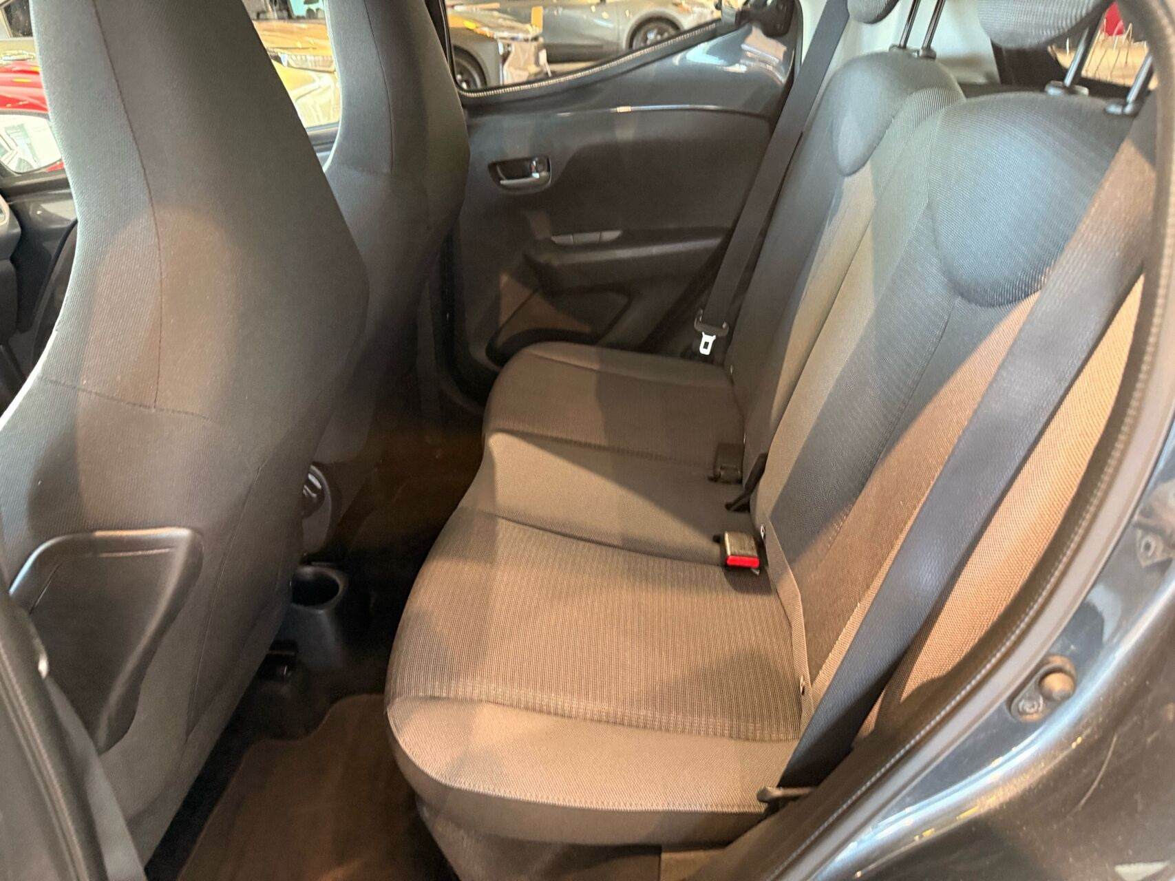 Grå Toyota Aygo fra 2021