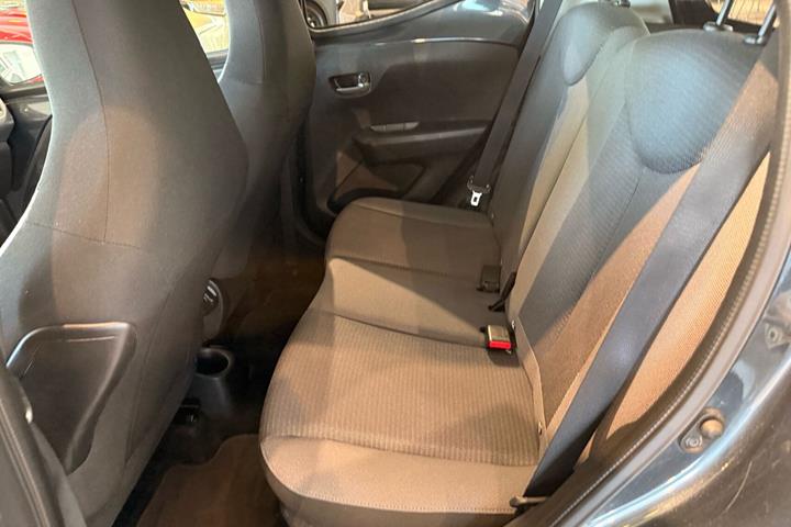 Grå Toyota Aygo fra 2021