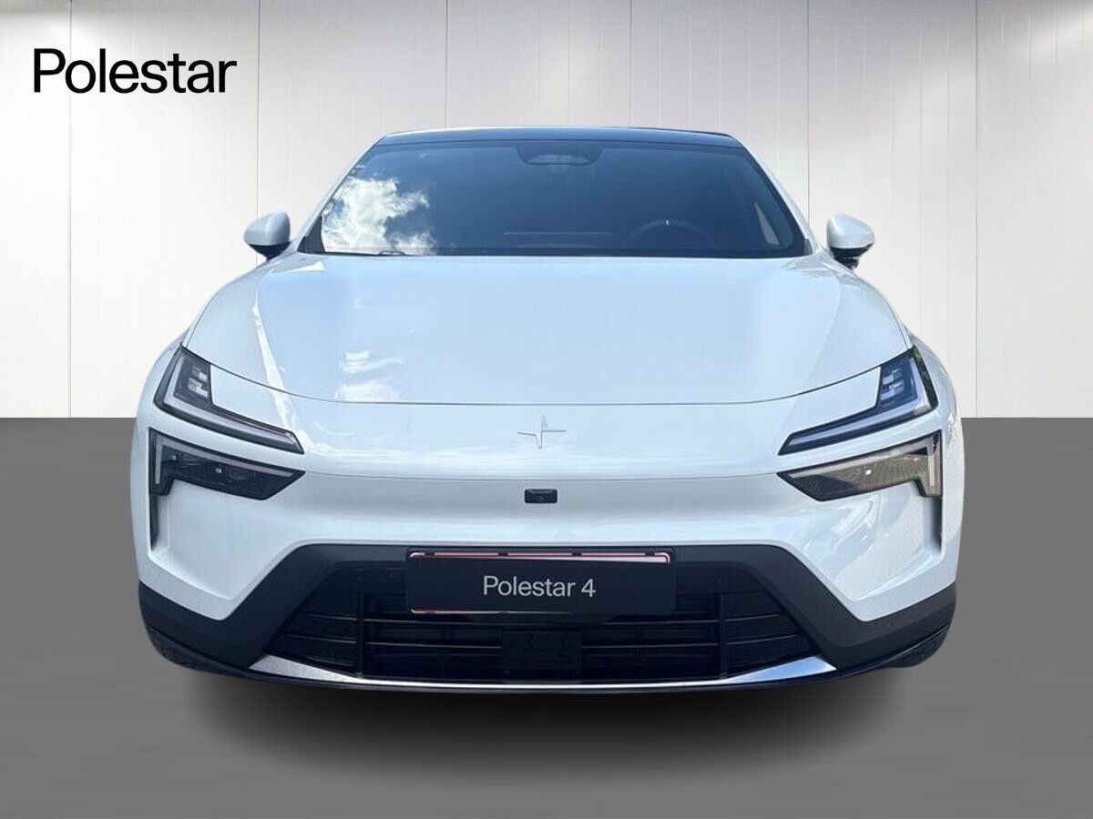 Hvid Polestar 4 fra 2026