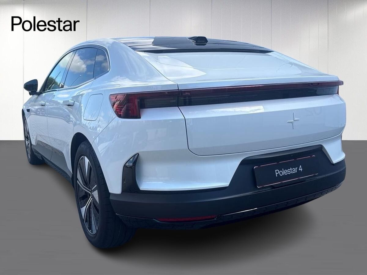 Hvid Polestar 4 fra 2026