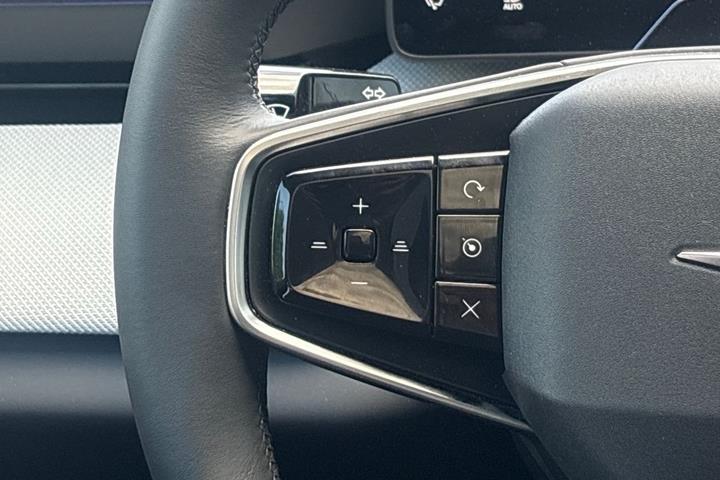 Hvid Polestar 4 fra 2026
