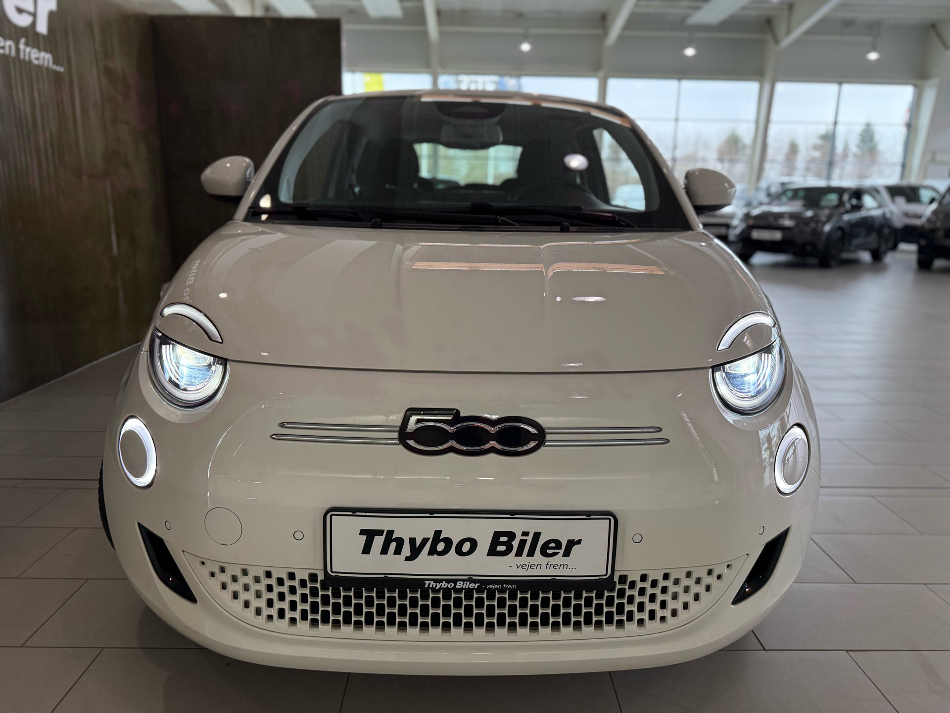 Hvid Fiat 500e fra 2021