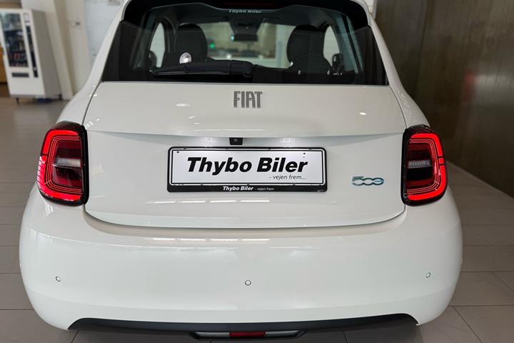 Hvid Fiat 500e fra 2021