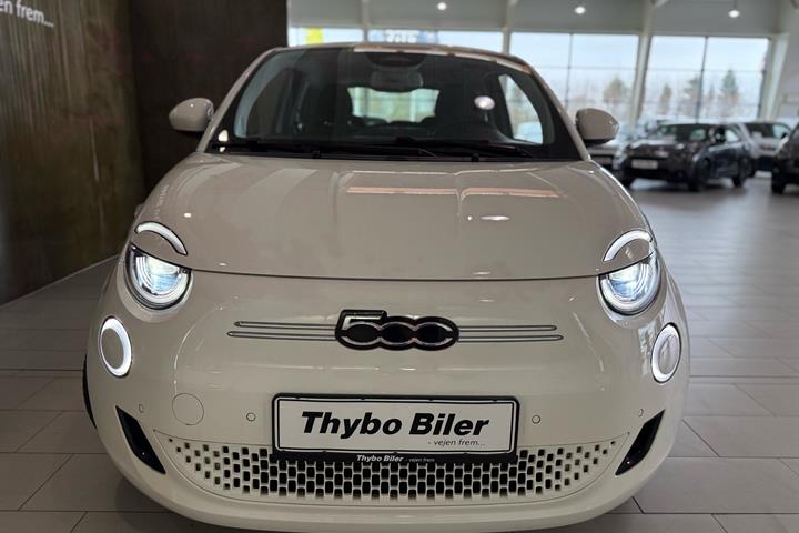 Hvid Fiat 500e fra 2021