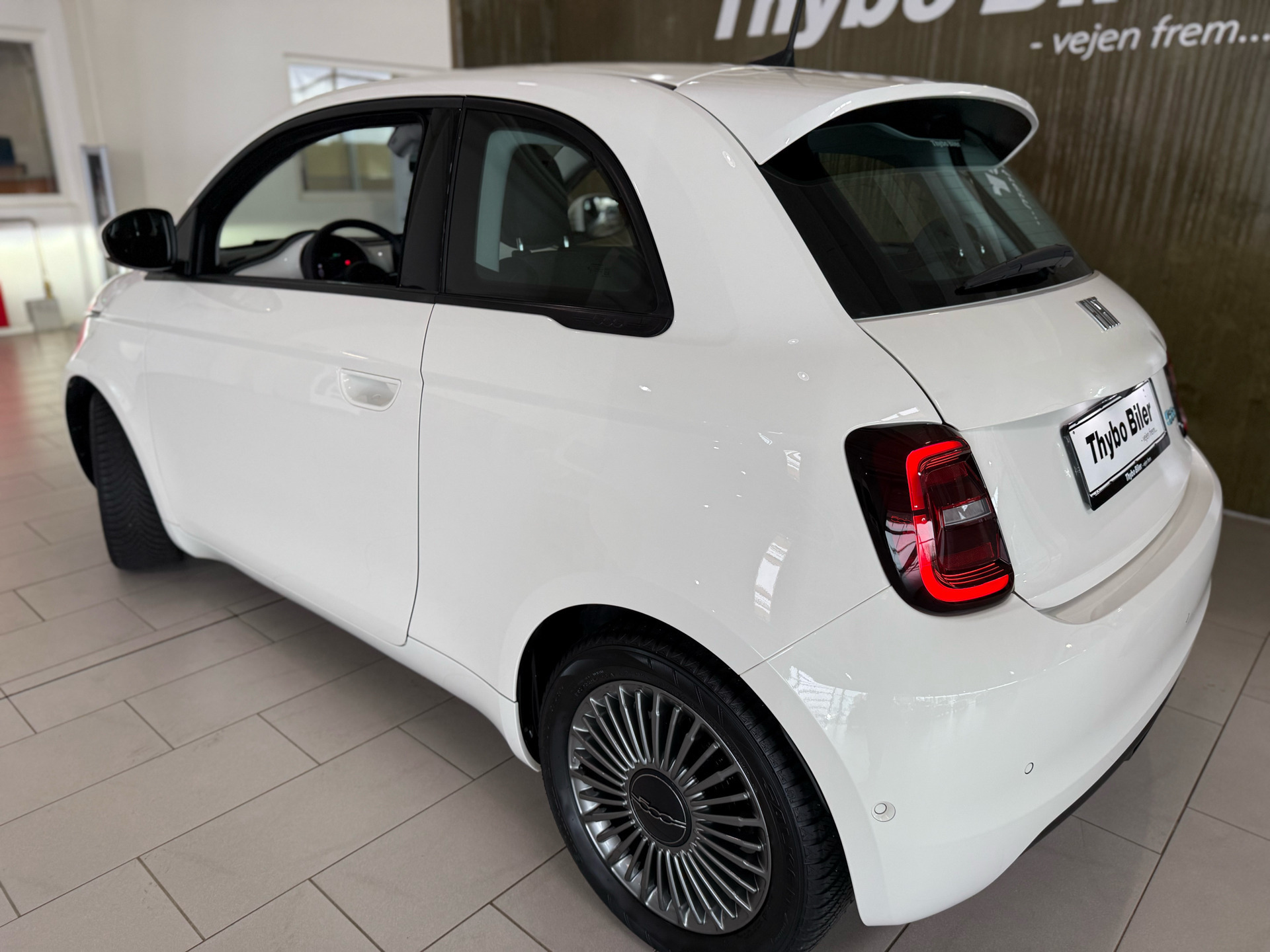 Hvid Fiat 500e fra 2021