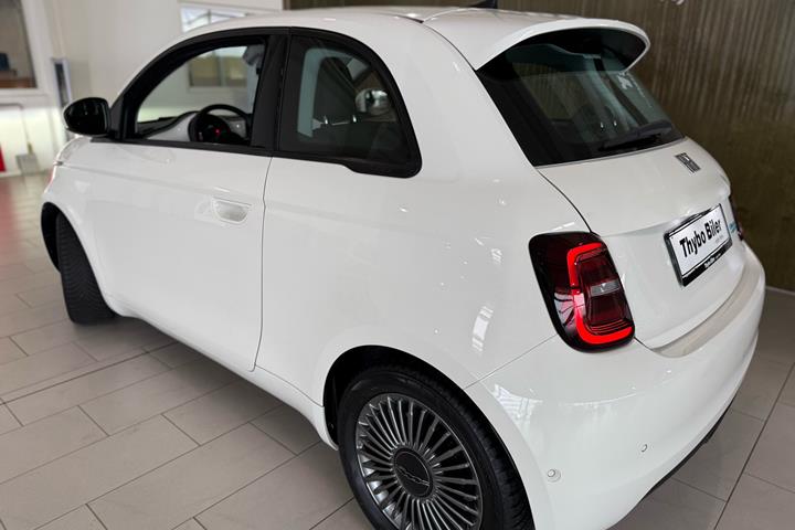 Hvid Fiat 500e fra 2021