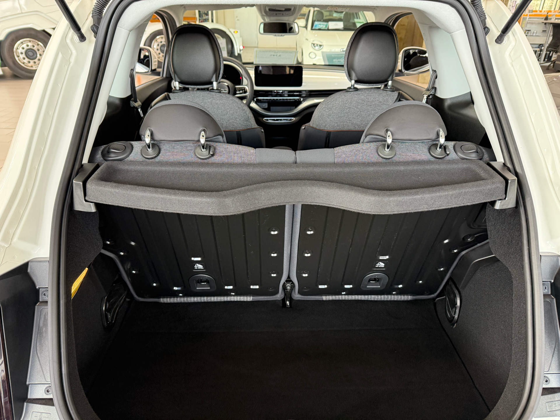 Hvid Fiat 500e fra 2021