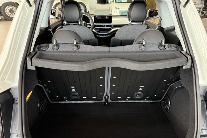 Hvid Fiat 500e fra 2021