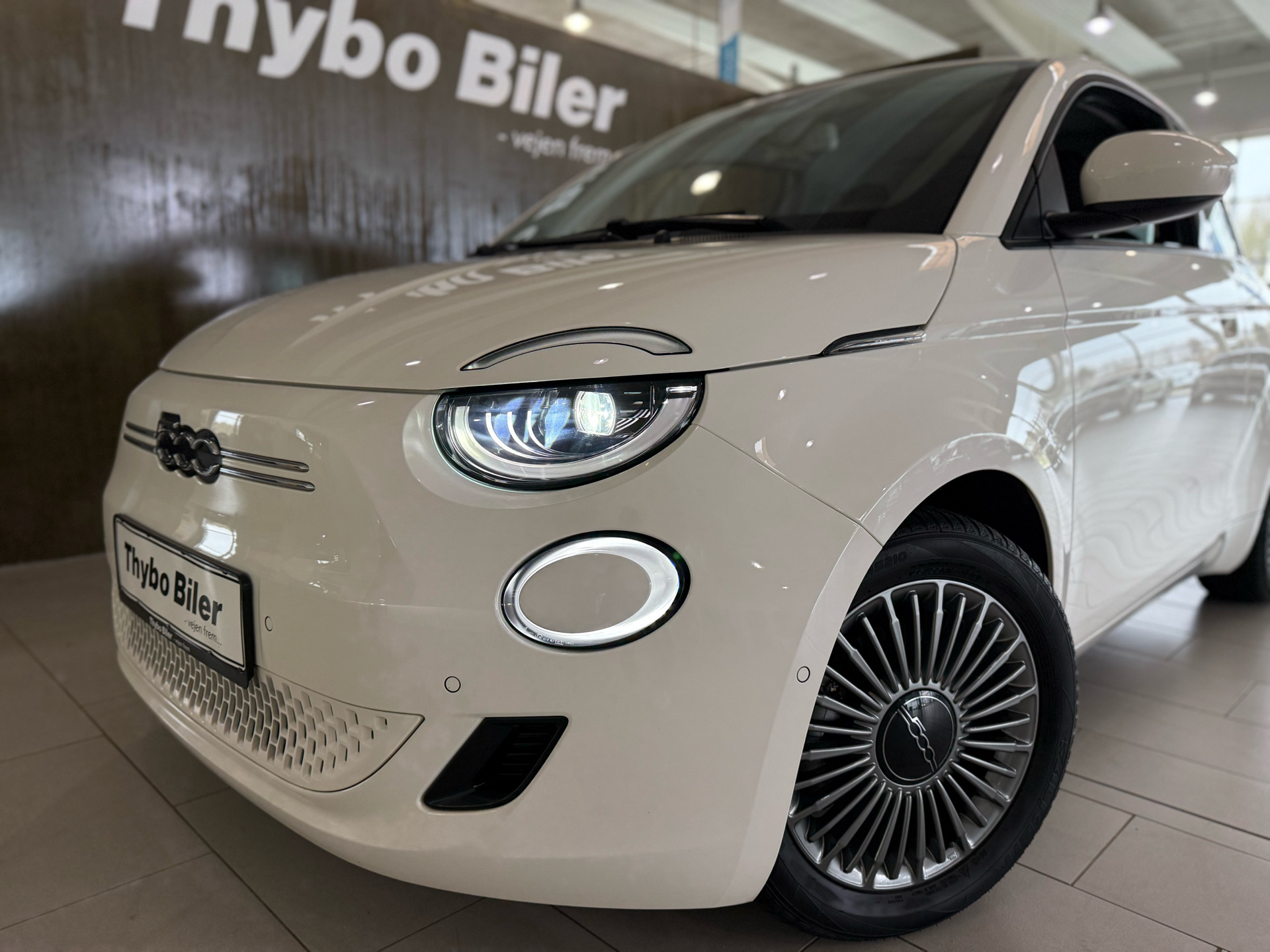Hvid Fiat 500e fra 2021