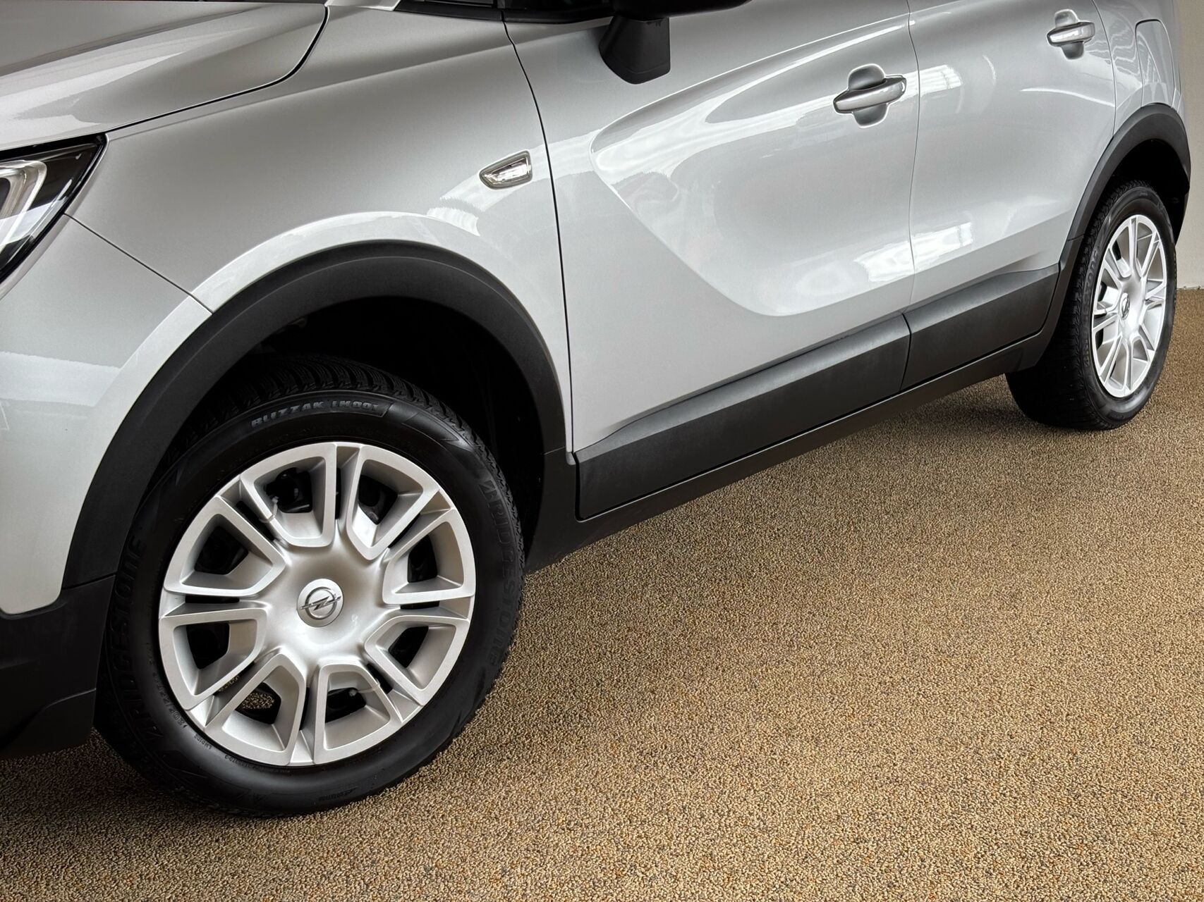 Sølv Opel Crossland X fra 2018