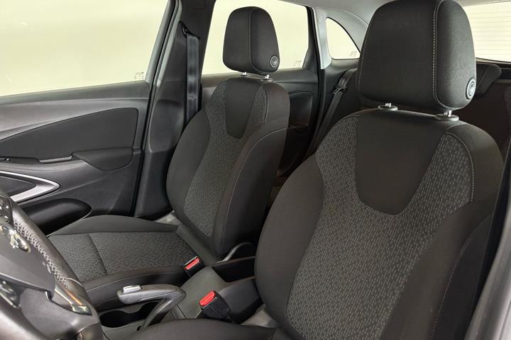 Sølv Opel Crossland X fra 2018