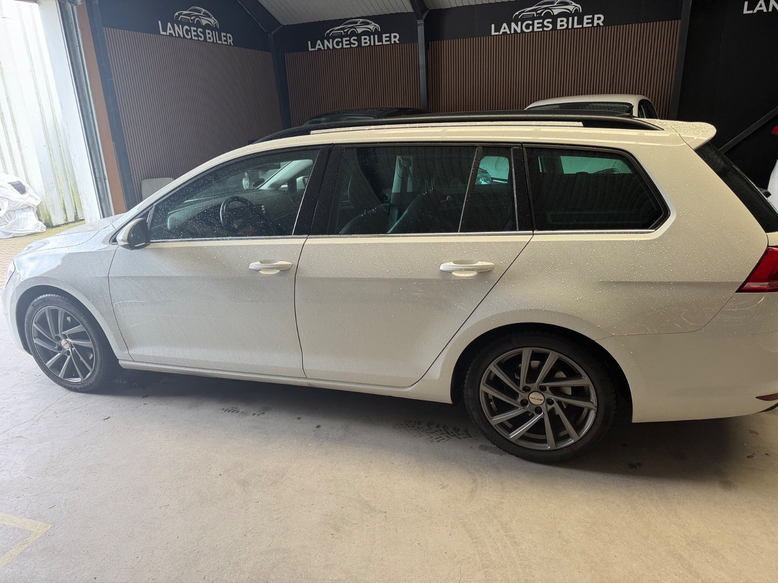 Hvid VW Golf VII fra 2015