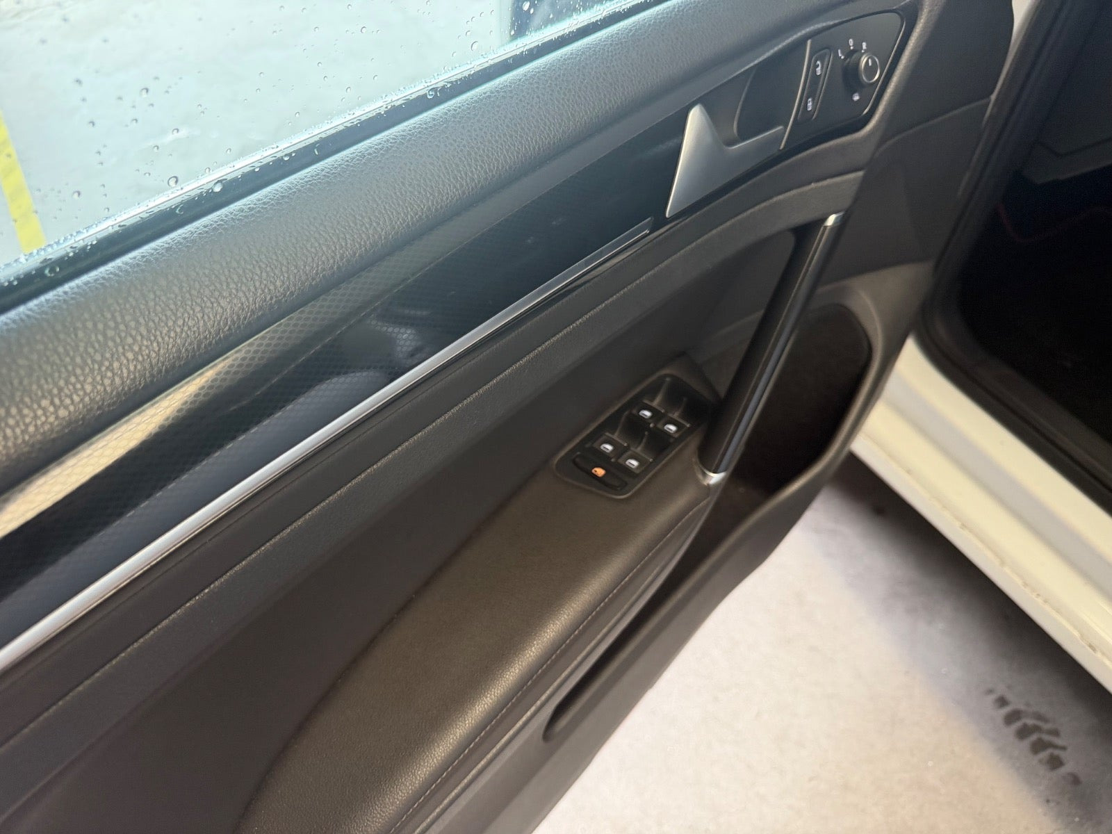 Hvid VW Golf VII fra 2015