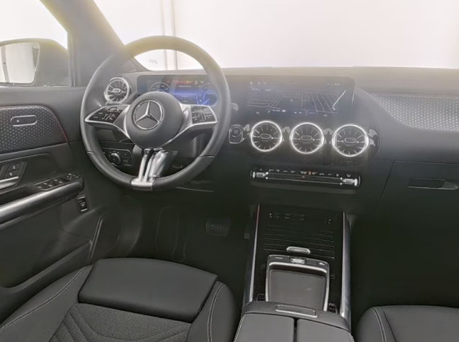 Sort Mercedes EQA350 fra 2025