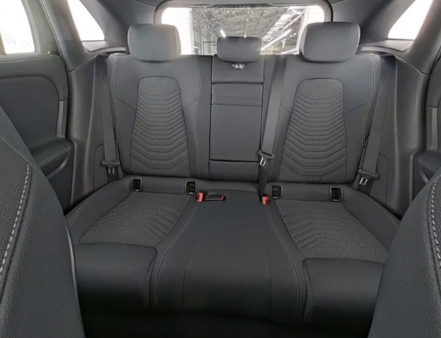 Sort Mercedes EQA350 fra 2025