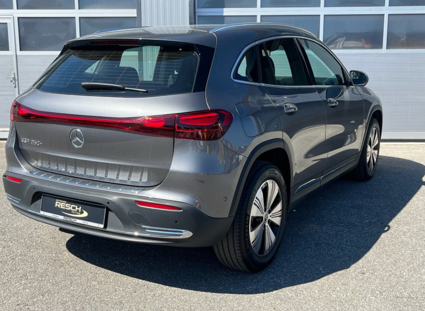 Grå Mercedes EQA250+ fra 2025