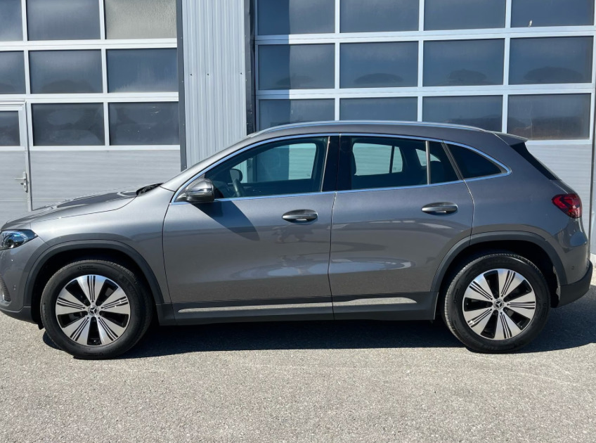 Grå Mercedes EQA250+ fra 2025