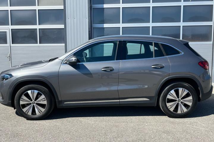 Grå Mercedes EQA250+ fra 2025