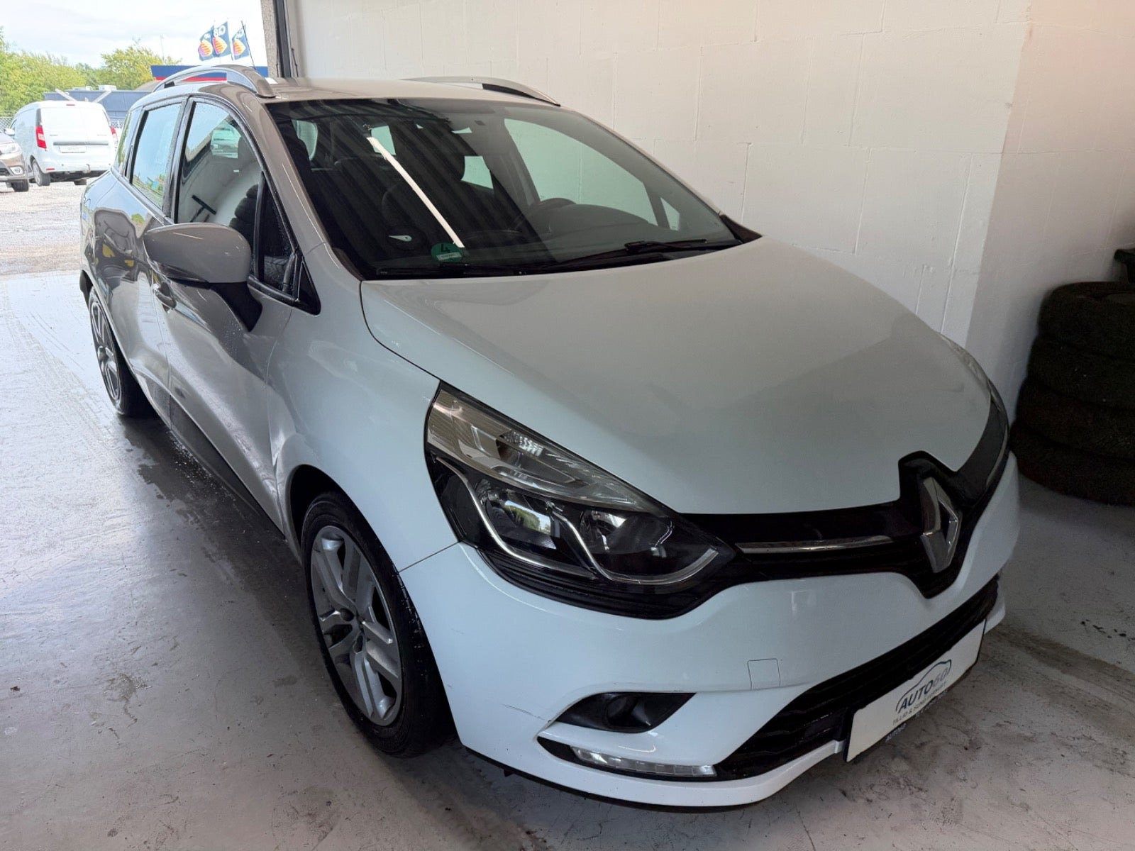 Hvid Renault Clio IV fra 2017