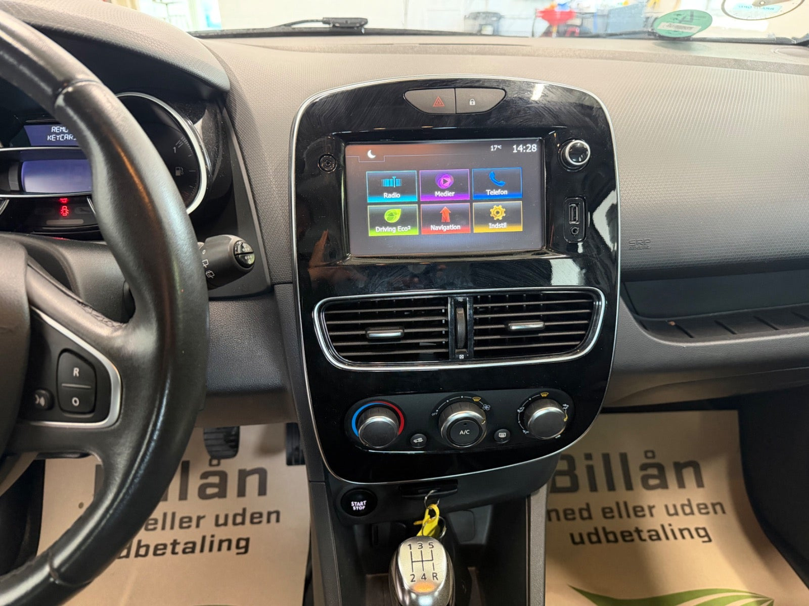 Hvid Renault Clio IV fra 2017