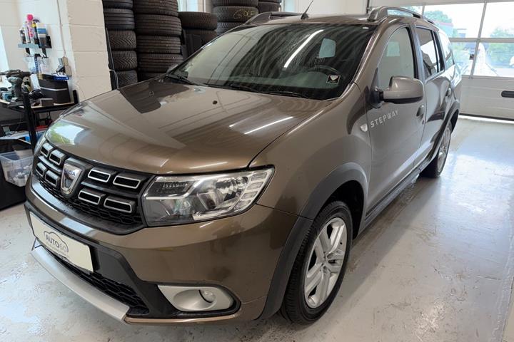Brun Dacia Logan Stepway fra 2019