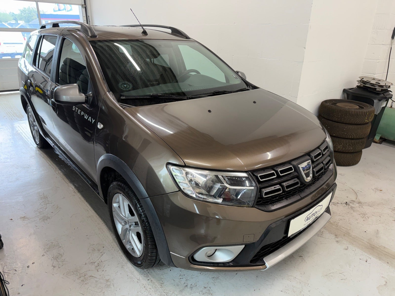 Brun Dacia Logan Stepway fra 2019