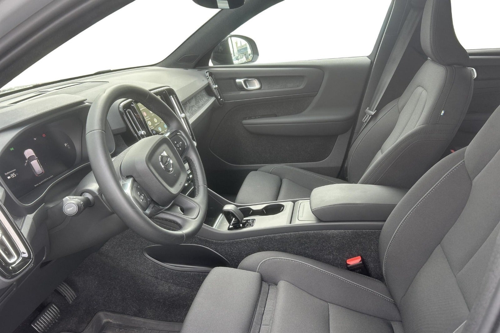 Grå Volvo EX40 fra 2025