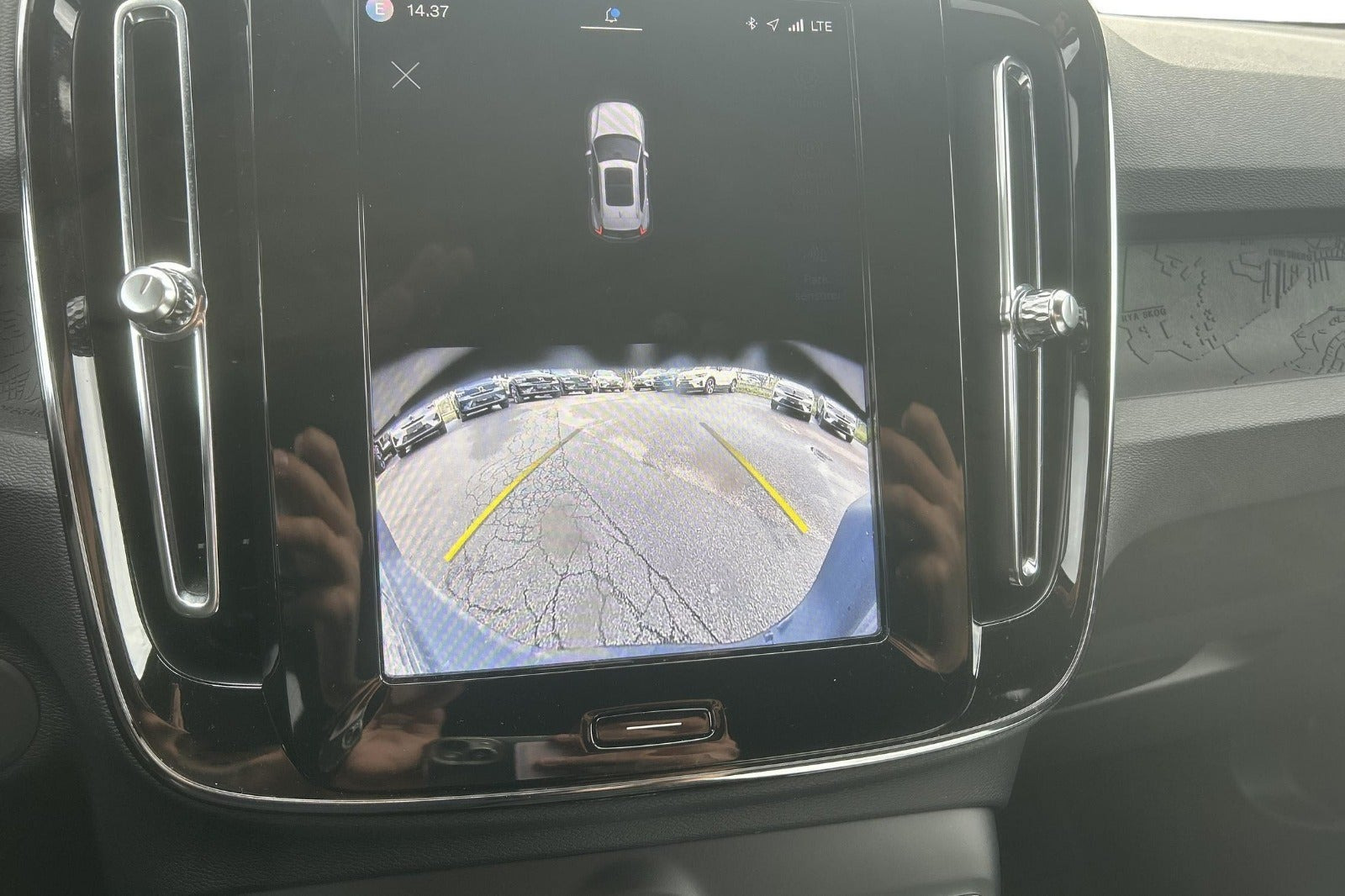 Grå Volvo EX40 fra 2025