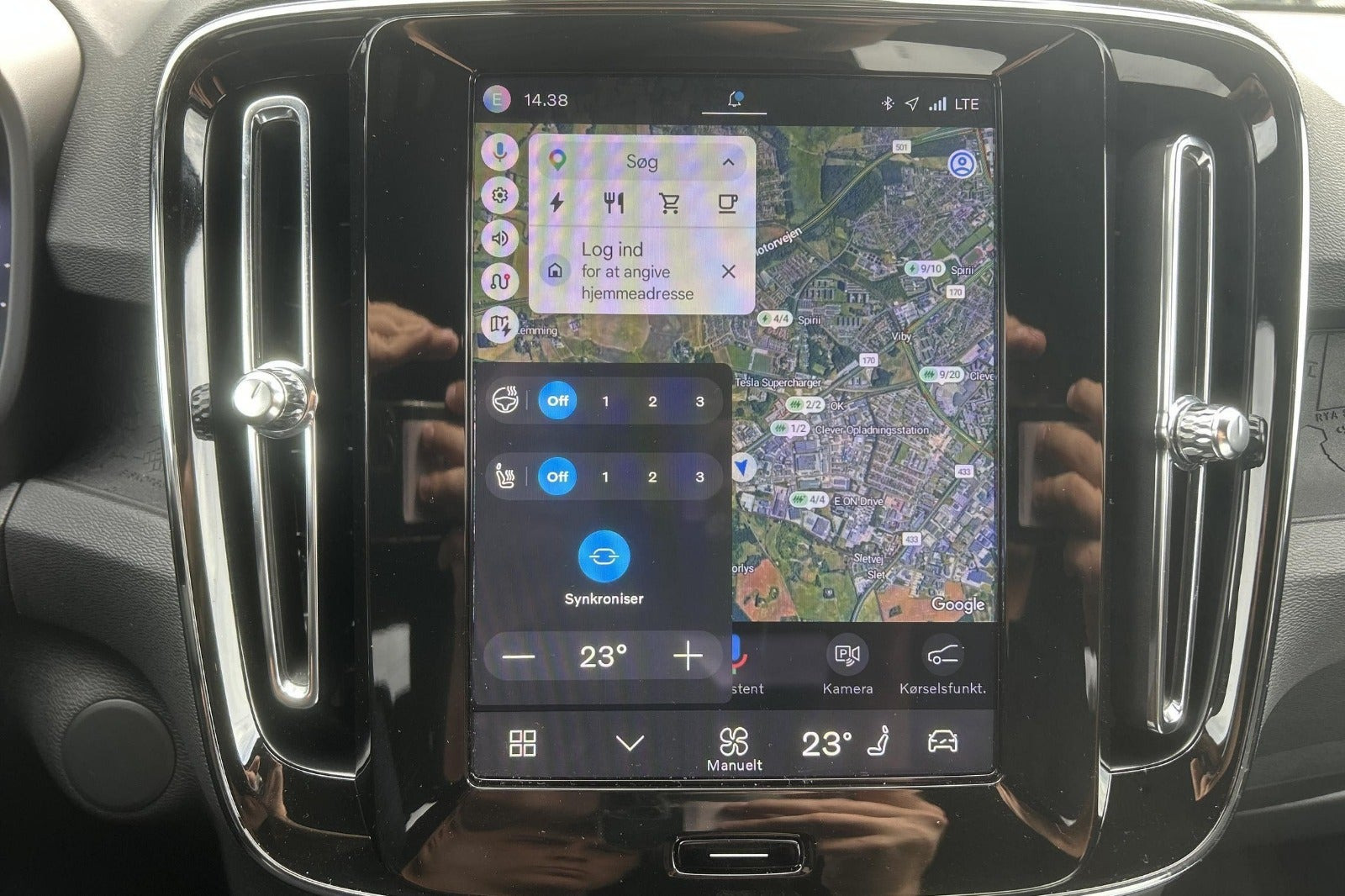 Grå Volvo EX40 fra 2025