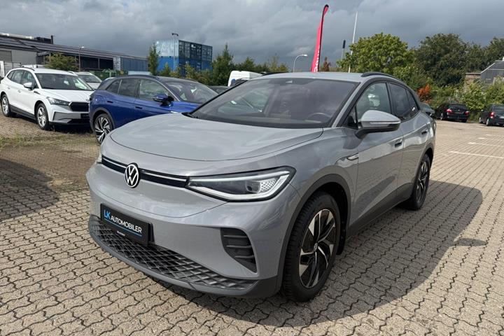 Grå VW ID.4 fra 2022 set udefra