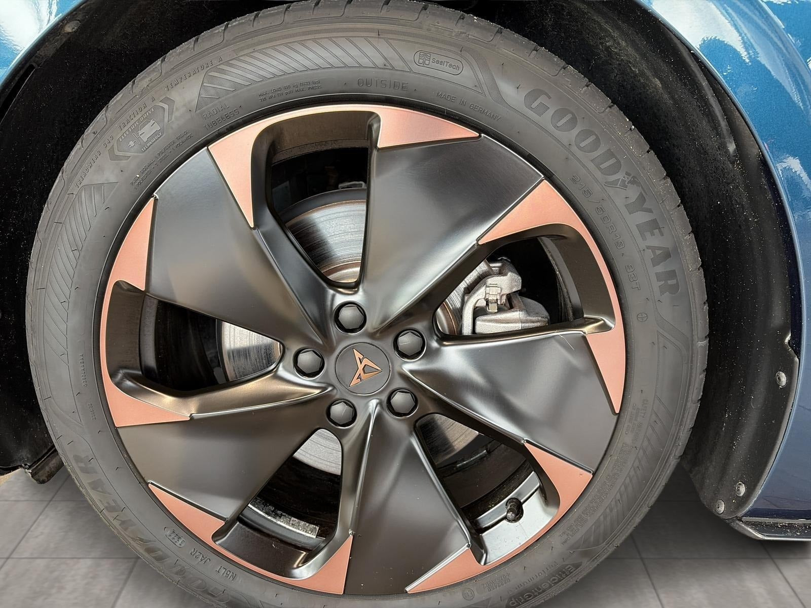 Blå Cupra Born fra 2023