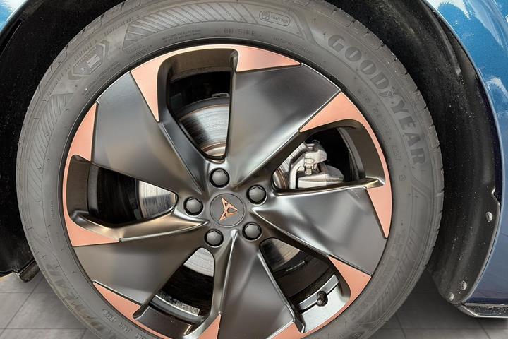Blå Cupra Born fra 2023