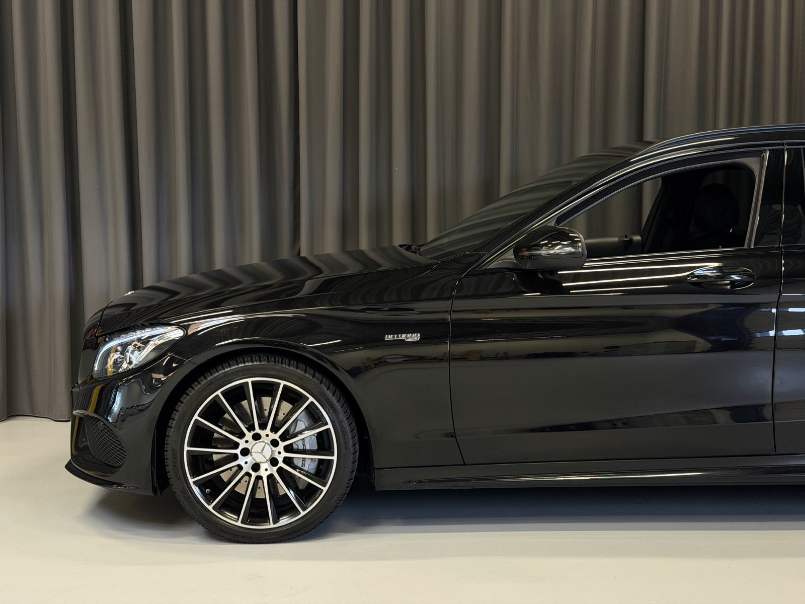 Sort Mercedes C43 fra 2017