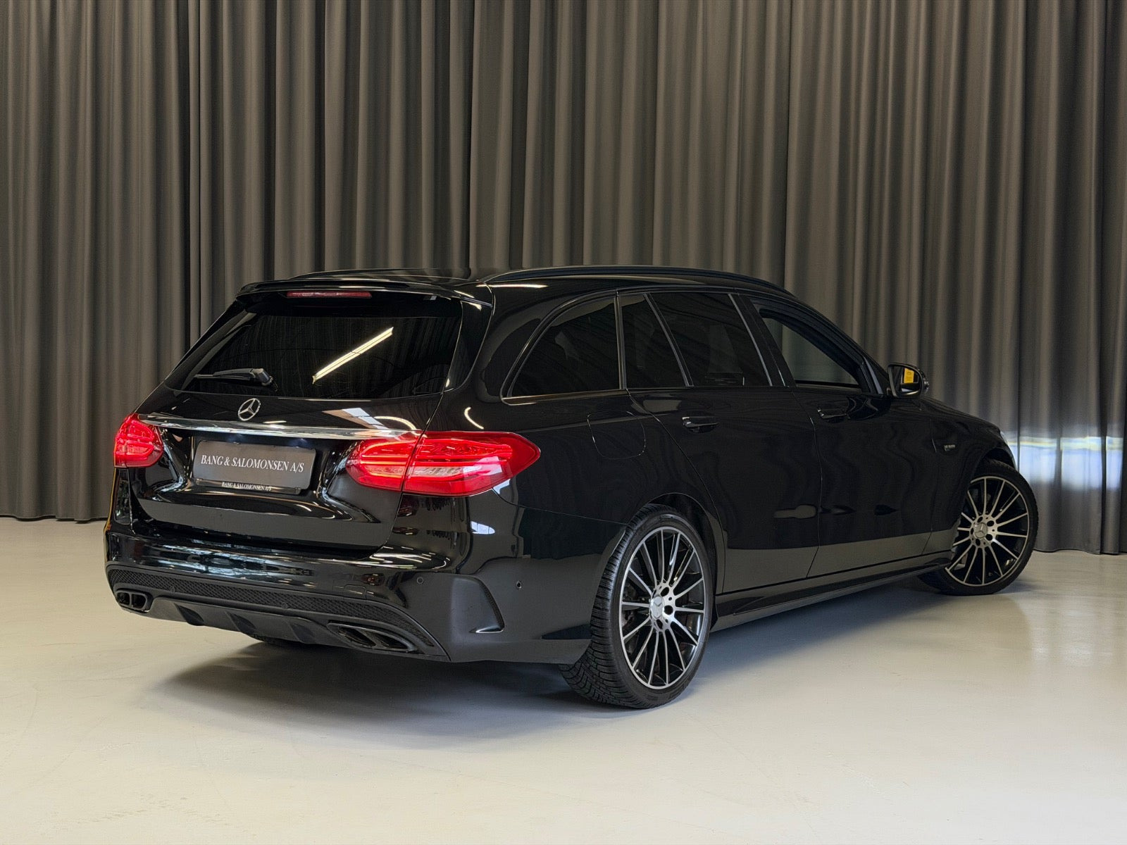 Sort Mercedes C43 fra 2017