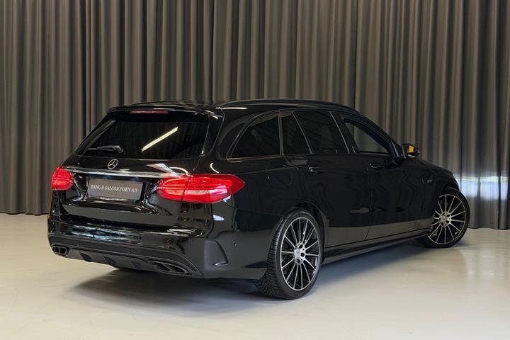 Sort Mercedes C43 fra 2017