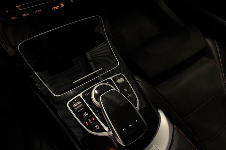 Sort Mercedes C43 fra 2017