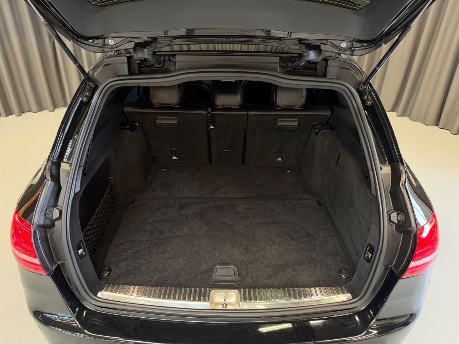 Sort Mercedes C43 fra 2017