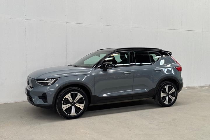 Grå Volvo XC40 fra 2023