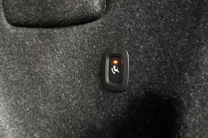 Grå Volvo XC40 fra 2023