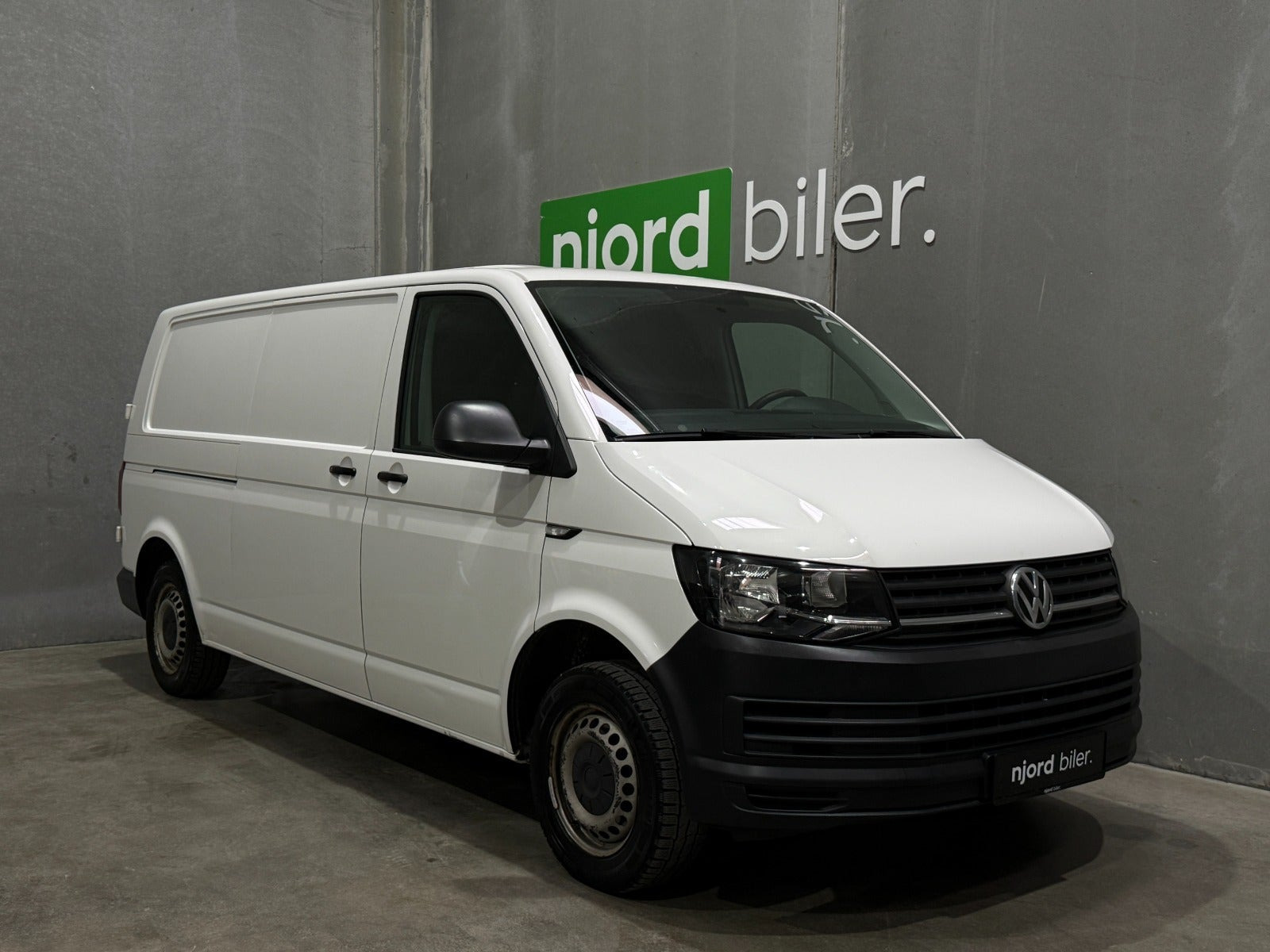 VW Transporter 2,0 TDi 102 Kassevogn lang