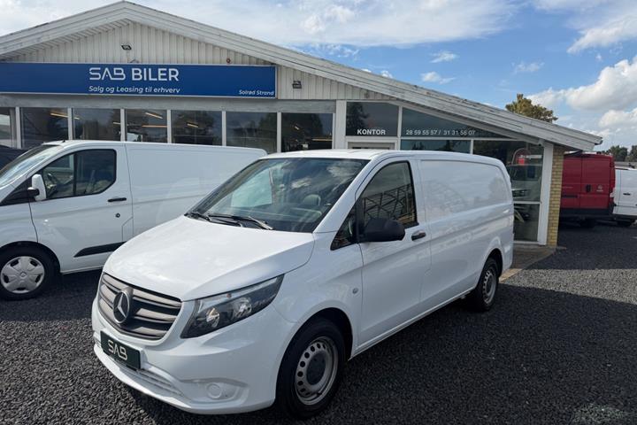 Hvid Mercedes Vito 116 fra 2022